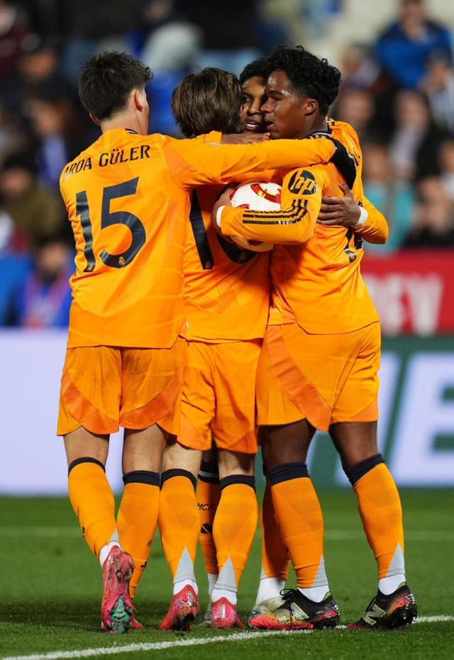 巴黎圣日耳曼险胜皇马,范戴克扑点救主亚洲杯 巴黎圣日耳曼险胜皇马,范戴克扑点救主亚洲杯